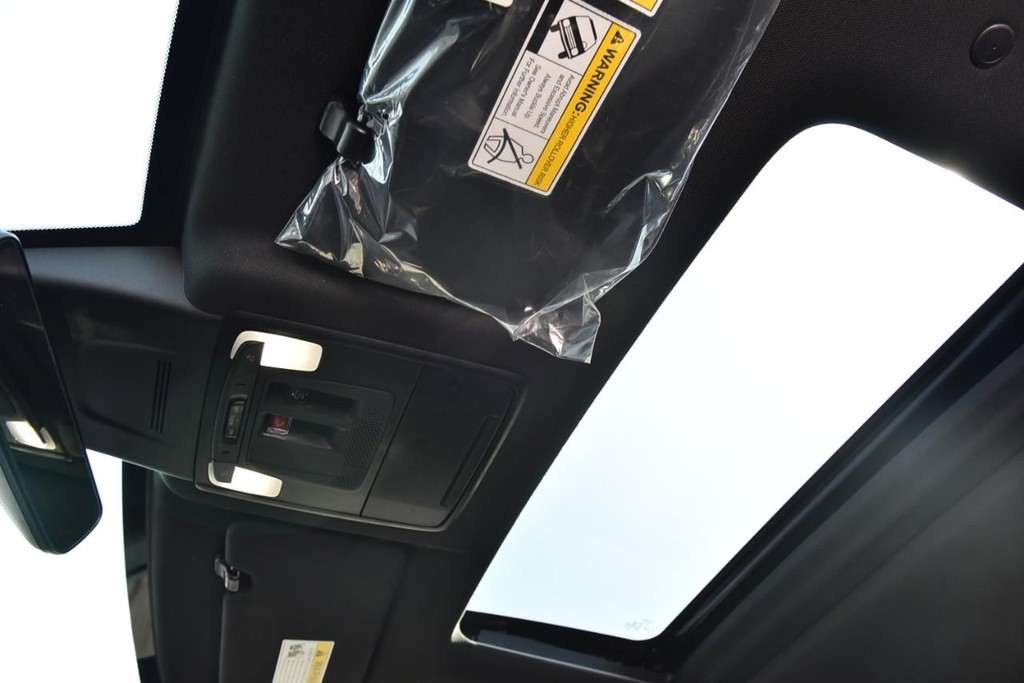 Honda CR-V Hybrid Vehicle Image 24