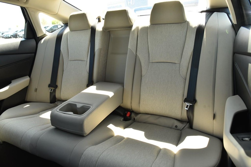 Honda Accord Sedan Vehicle Image 23