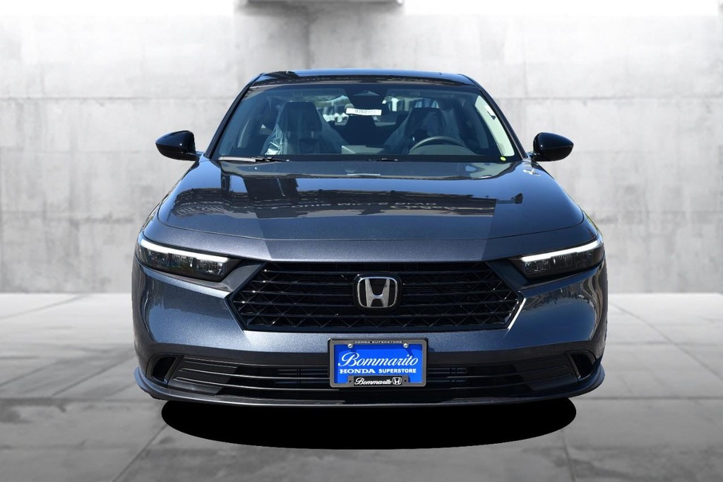 Honda Accord Sedan Vehicle Full-screen Gallery Image 4
