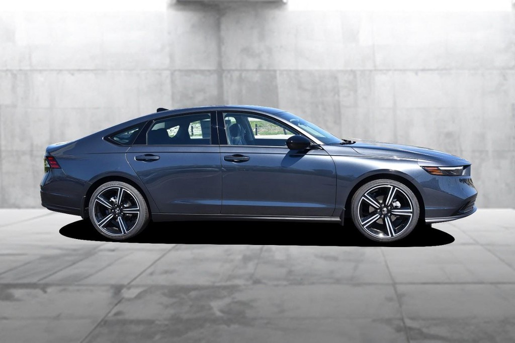 Honda Accord Sedan Vehicle Full-screen Gallery Image 5