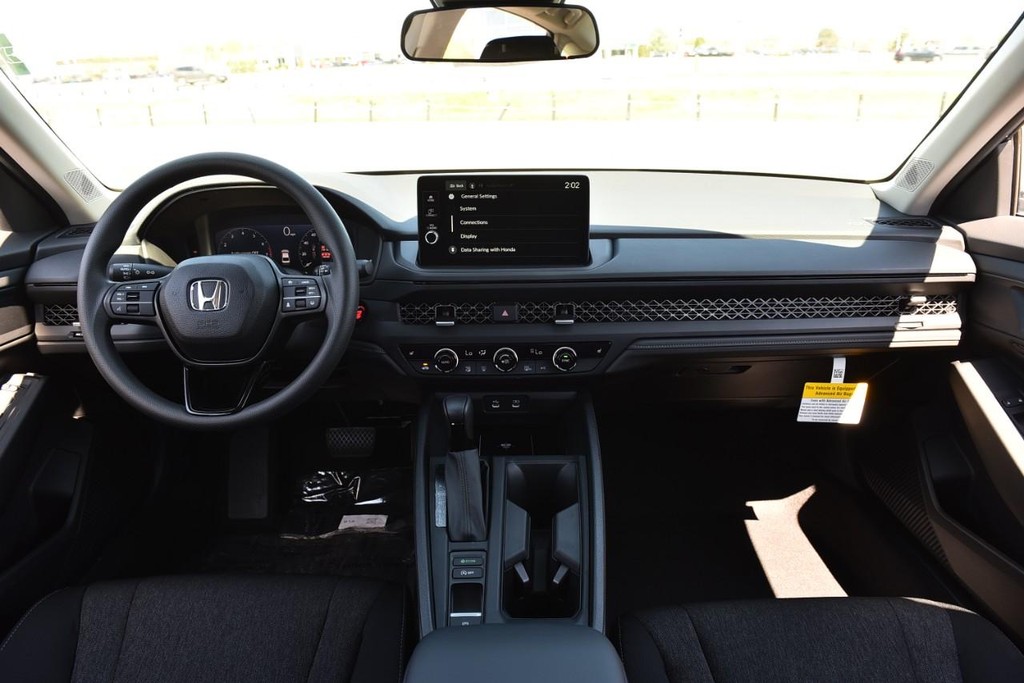Honda Accord Sedan Vehicle Full-screen Gallery Image 7
