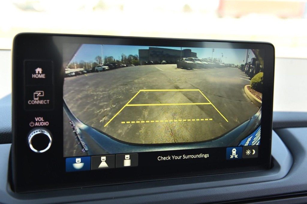 Honda Accord Sedan Vehicle Full-screen Gallery Image 11