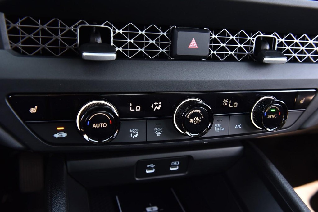 Honda Accord Sedan Vehicle Full-screen Gallery Image 14