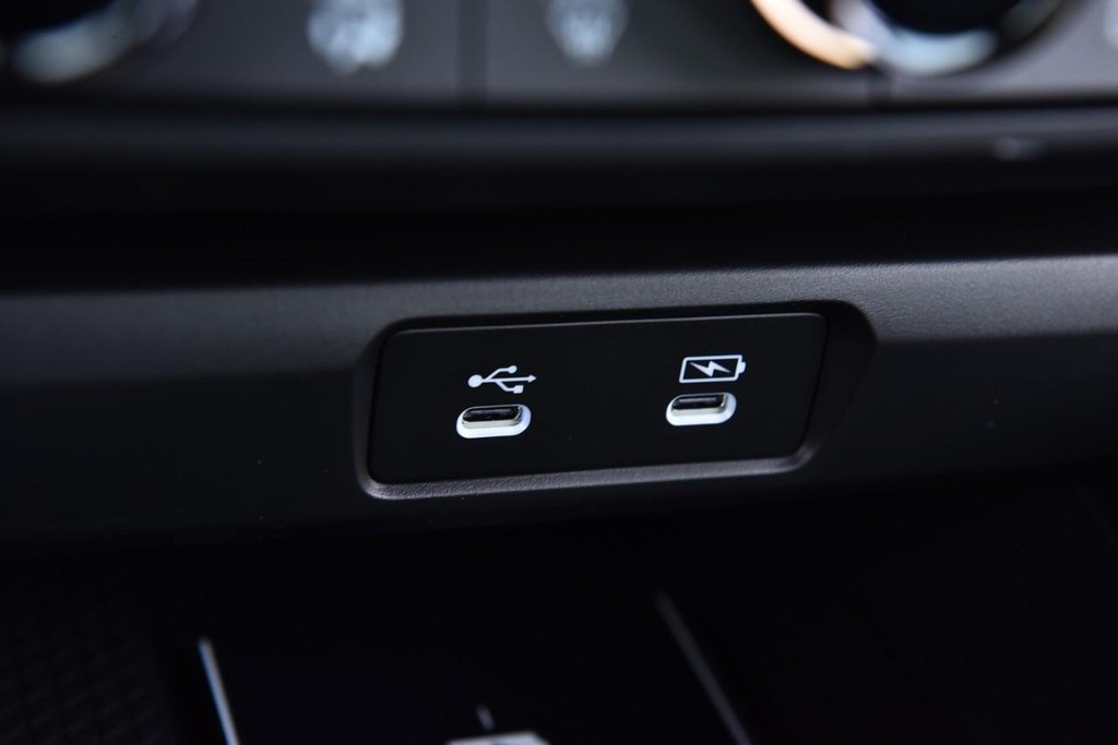Honda Accord Sedan Vehicle Full-screen Gallery Image 15
