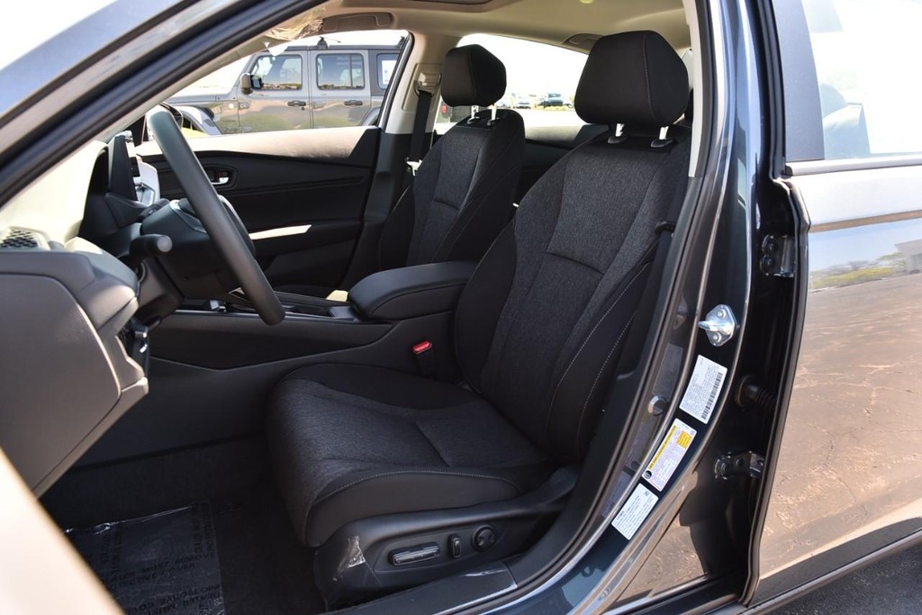 Honda Accord Sedan Vehicle Full-screen Gallery Image 20