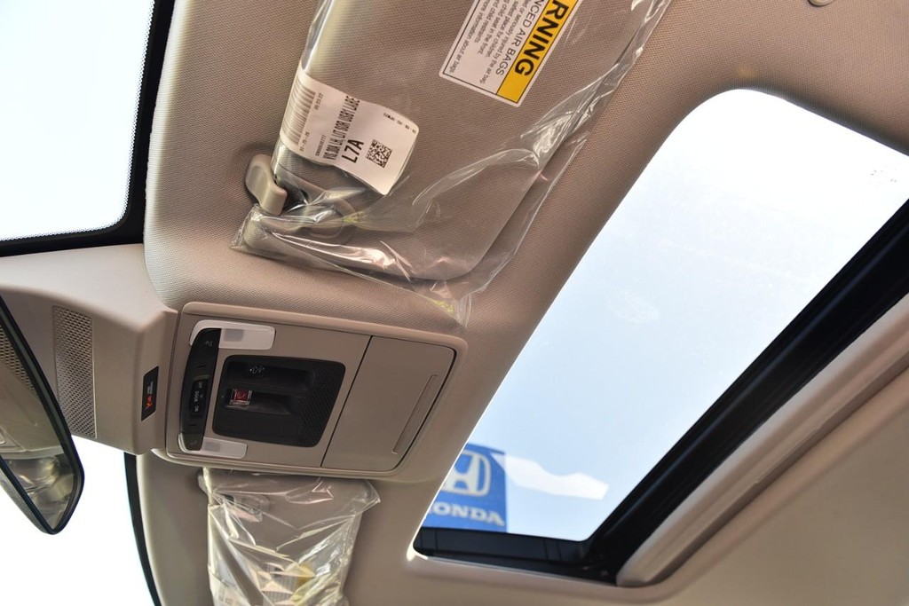 Honda Accord Sedan Vehicle Full-screen Gallery Image 22