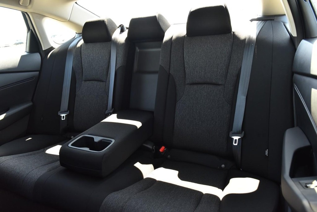Honda Accord Sedan Vehicle Full-screen Gallery Image 23