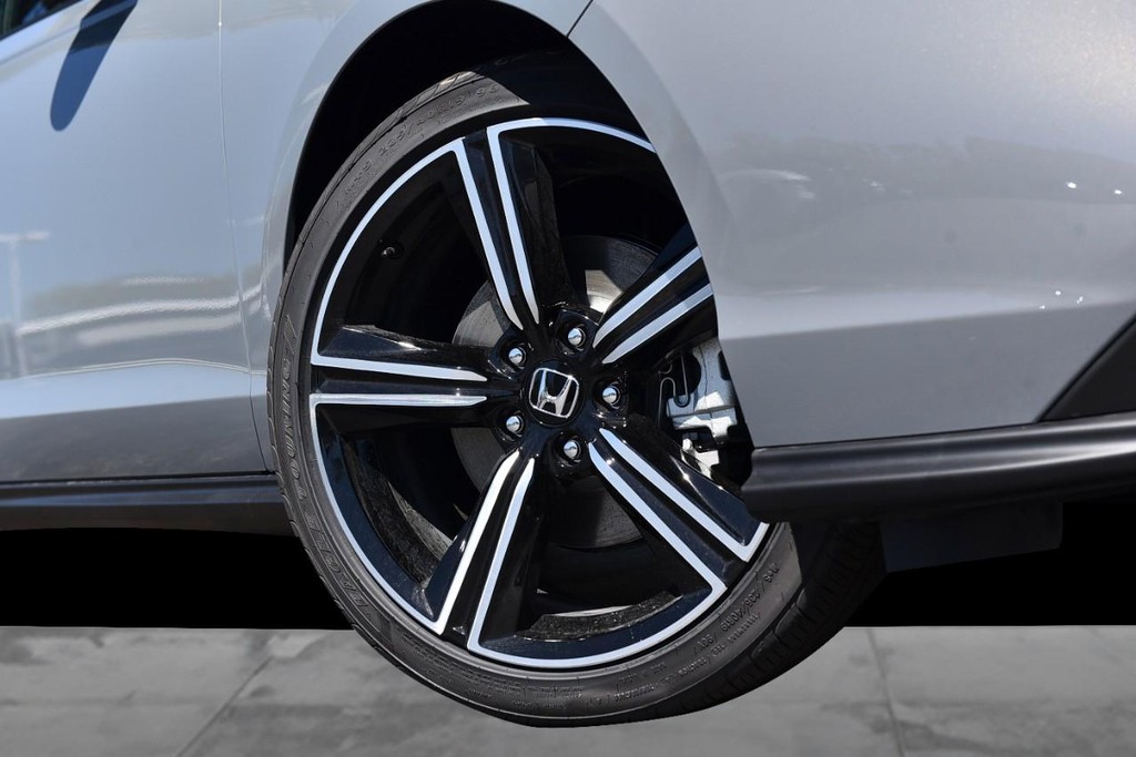 Honda Accord Hybrid Vehicle Full-screen Gallery Image 3