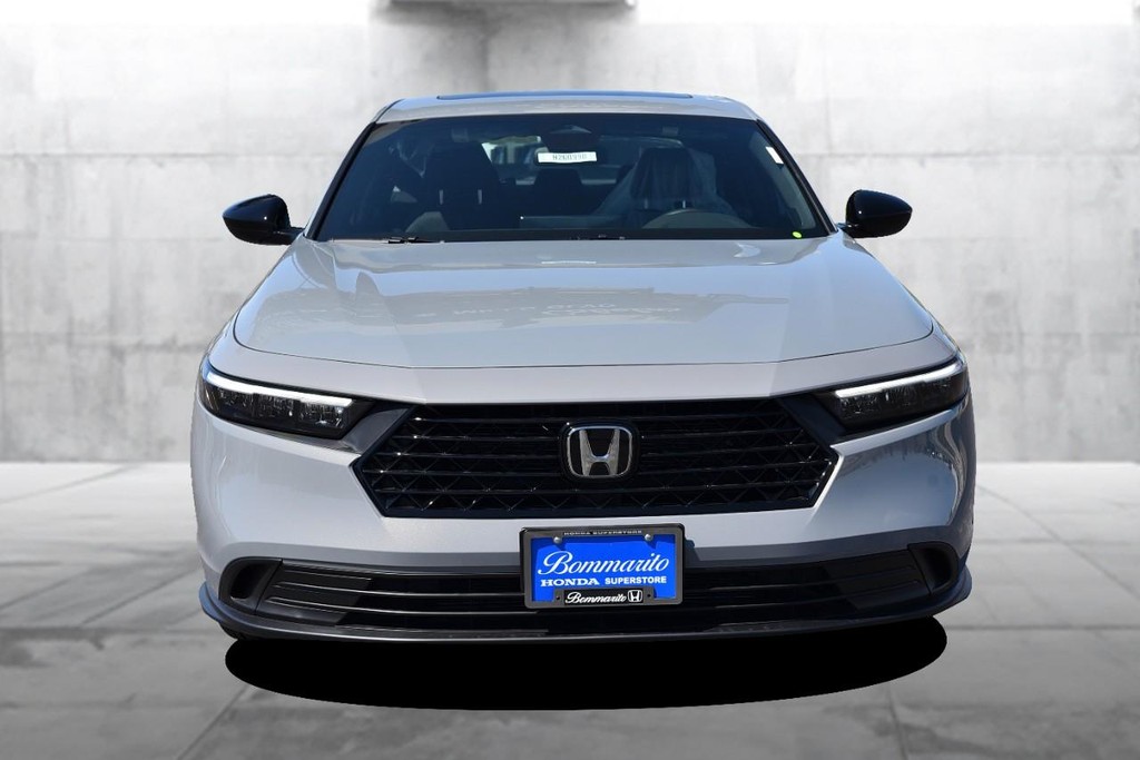 Honda Accord Hybrid Vehicle Full-screen Gallery Image 4