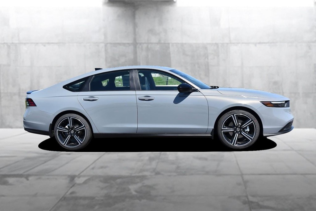 Honda Accord Hybrid Vehicle Full-screen Gallery Image 5
