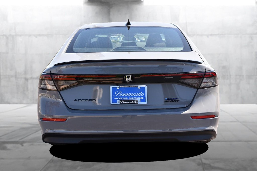 Honda Accord Hybrid Vehicle Full-screen Gallery Image 6