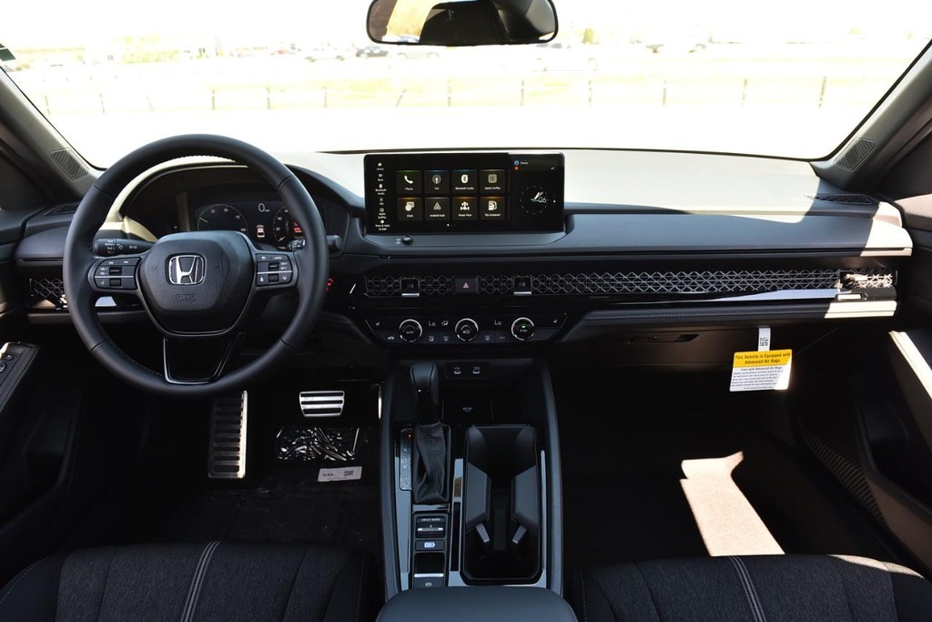 Honda Accord Hybrid Vehicle Full-screen Gallery Image 7