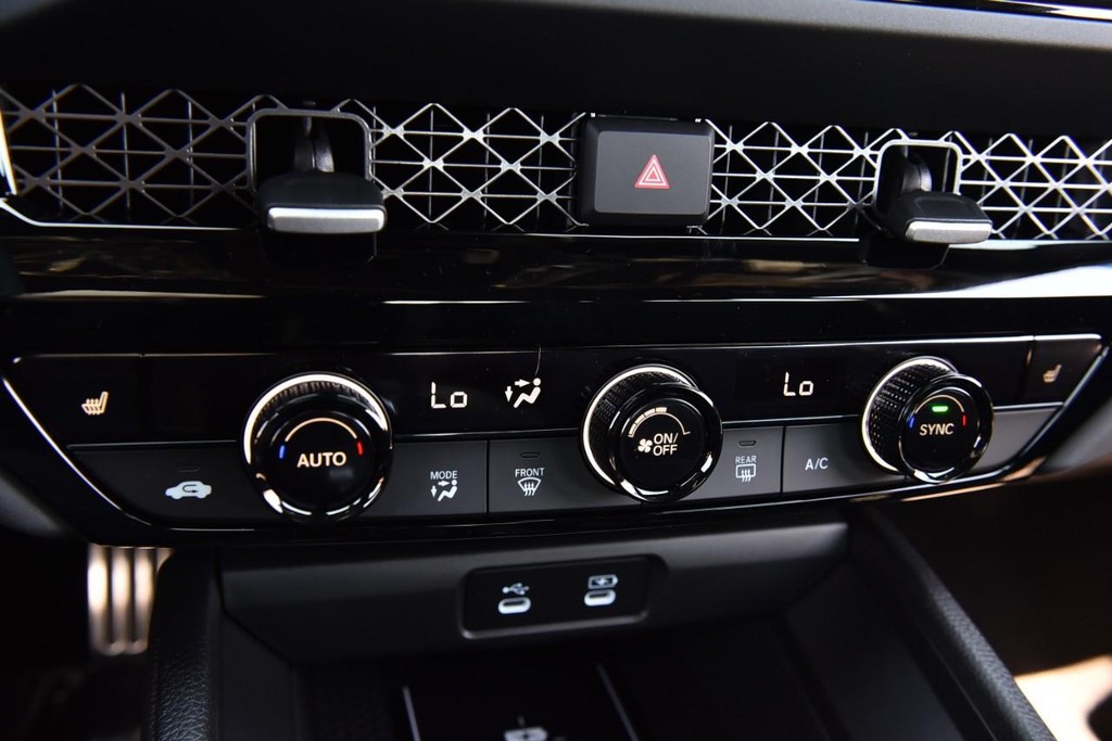 Honda Accord Hybrid Vehicle Full-screen Gallery Image 14
