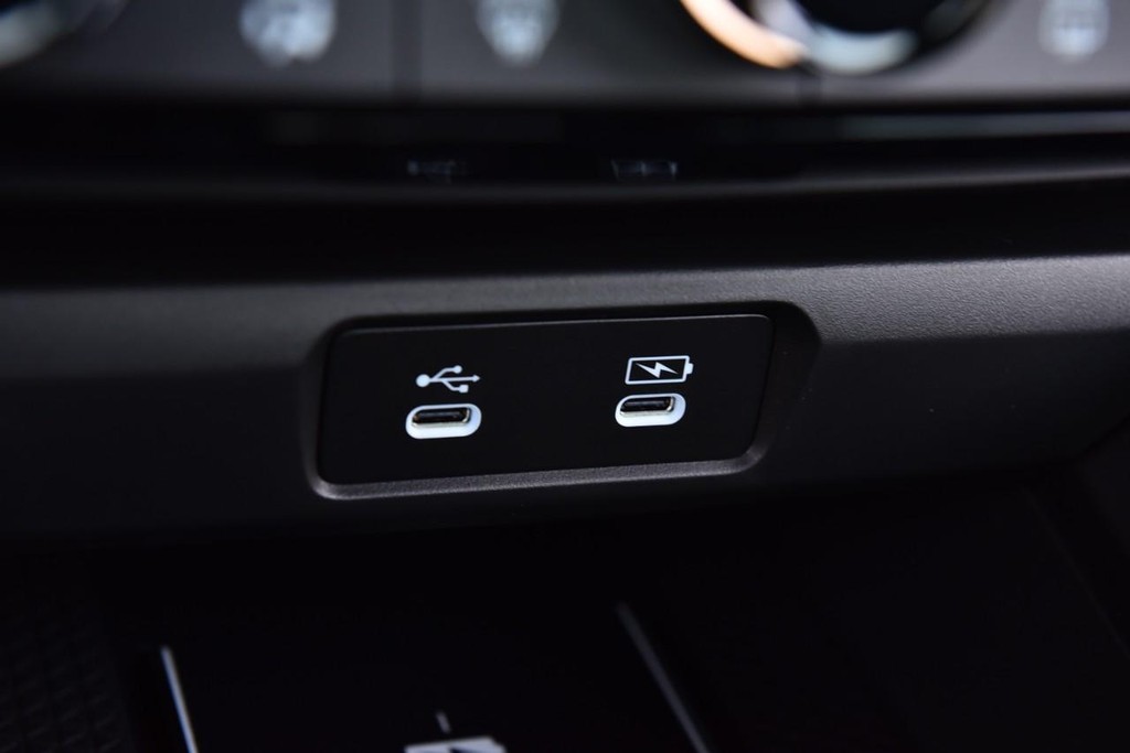 Honda Accord Hybrid Vehicle Full-screen Gallery Image 15