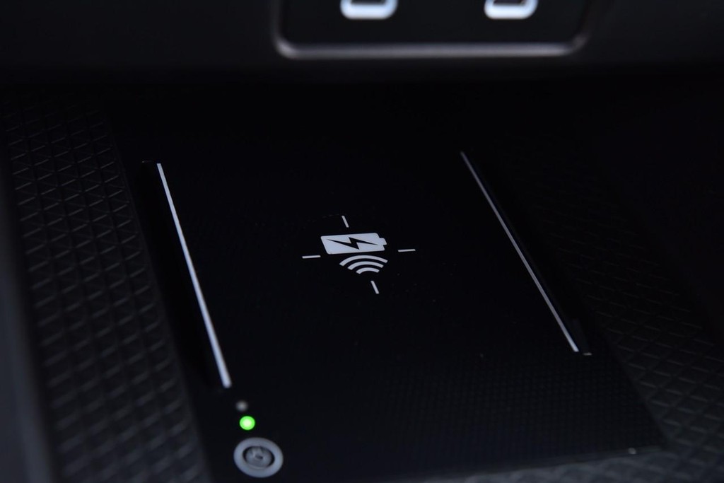Honda Accord Hybrid Vehicle Full-screen Gallery Image 16