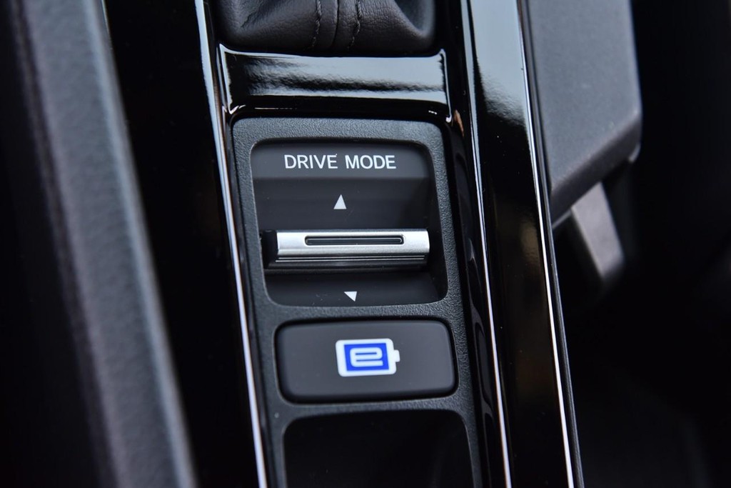 Honda Accord Hybrid Vehicle Full-screen Gallery Image 17
