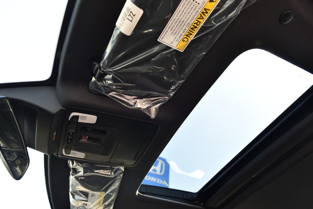 Honda Accord Hybrid Vehicle Full-screen Gallery Image 22