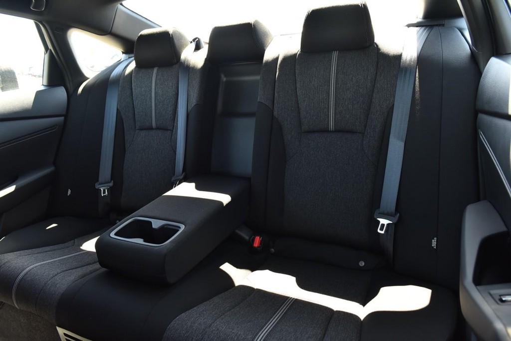 Honda Accord Hybrid Vehicle Full-screen Gallery Image 23
