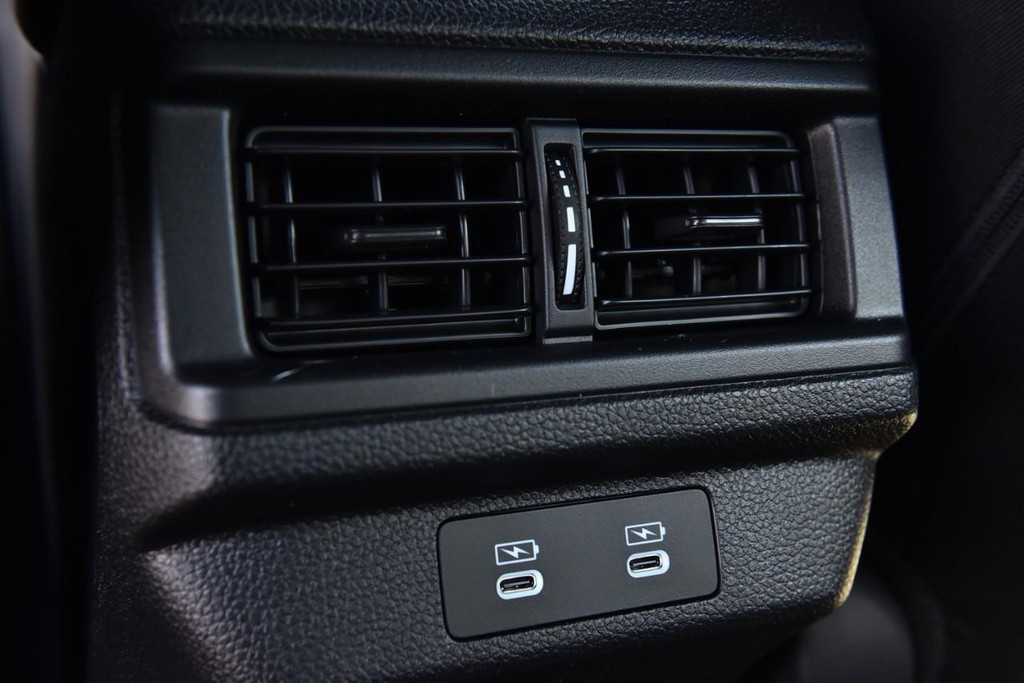Honda Accord Hybrid Vehicle Full-screen Gallery Image 24