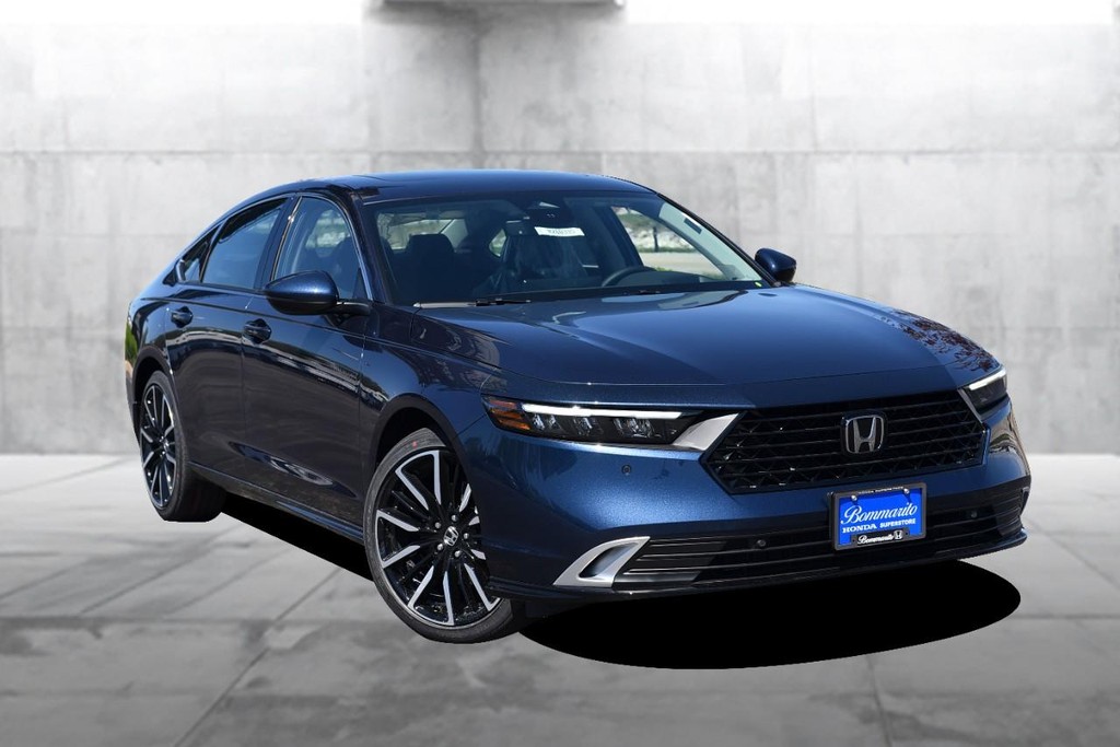 Honda Accord Hybrid Vehicle Full-screen Gallery Image 2