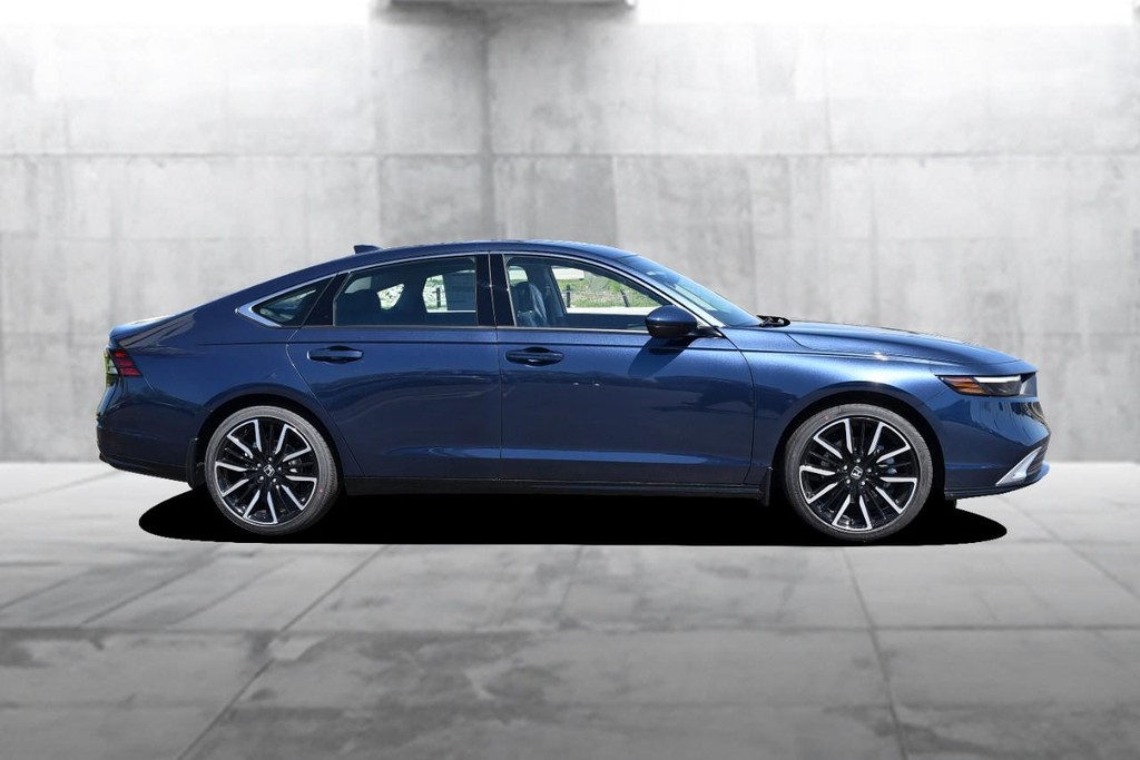 Honda Accord Hybrid Vehicle Full-screen Gallery Image 5