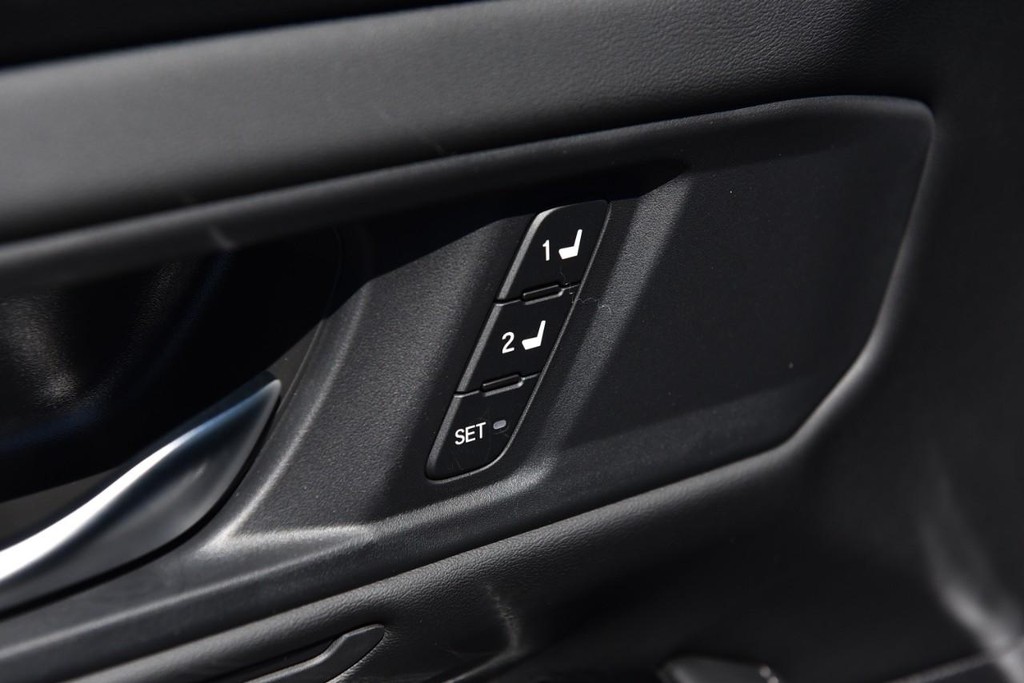 Honda Accord Hybrid Vehicle Full-screen Gallery Image 9