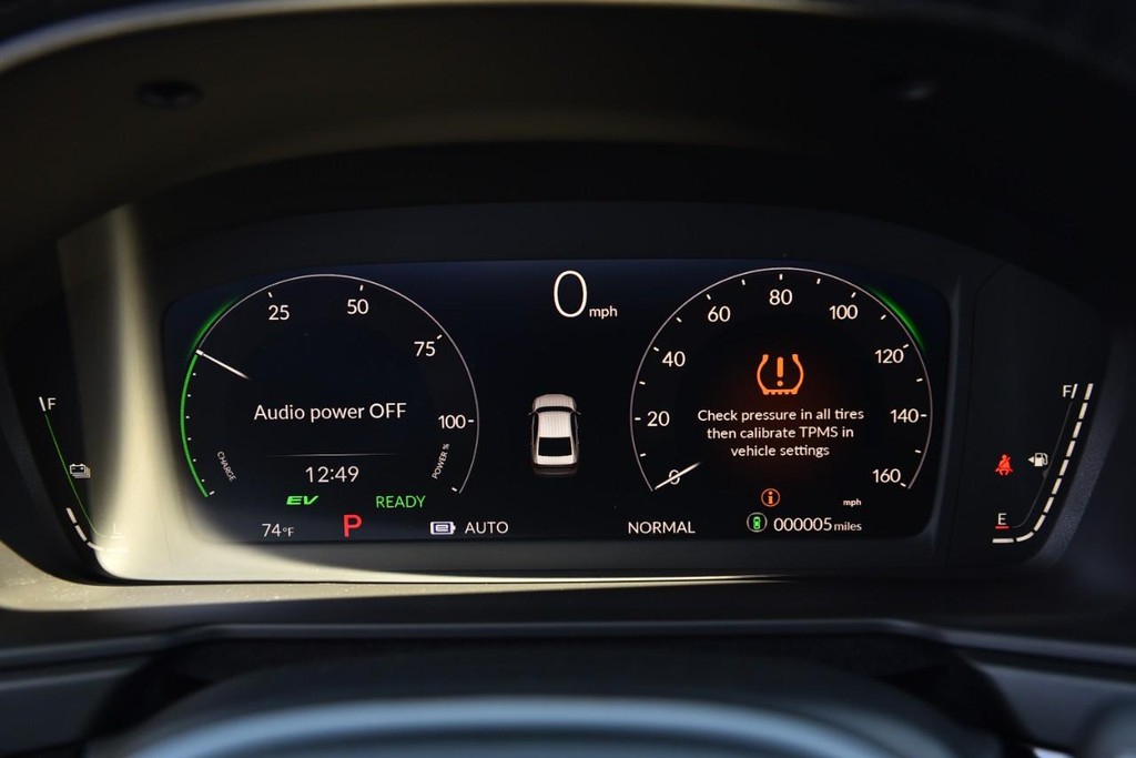 Honda Accord Hybrid Vehicle Full-screen Gallery Image 11
