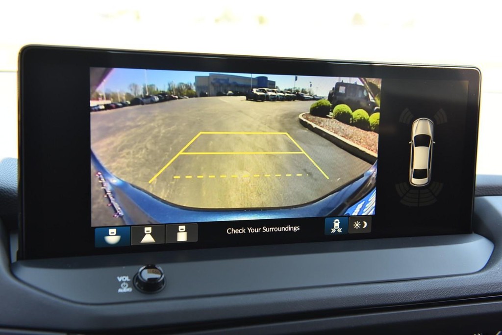 Honda Accord Hybrid Vehicle Full-screen Gallery Image 12