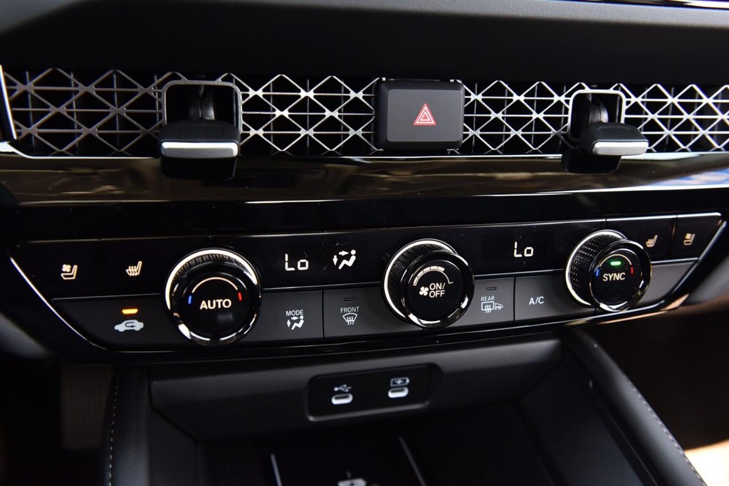 Honda Accord Hybrid Vehicle Full-screen Gallery Image 15