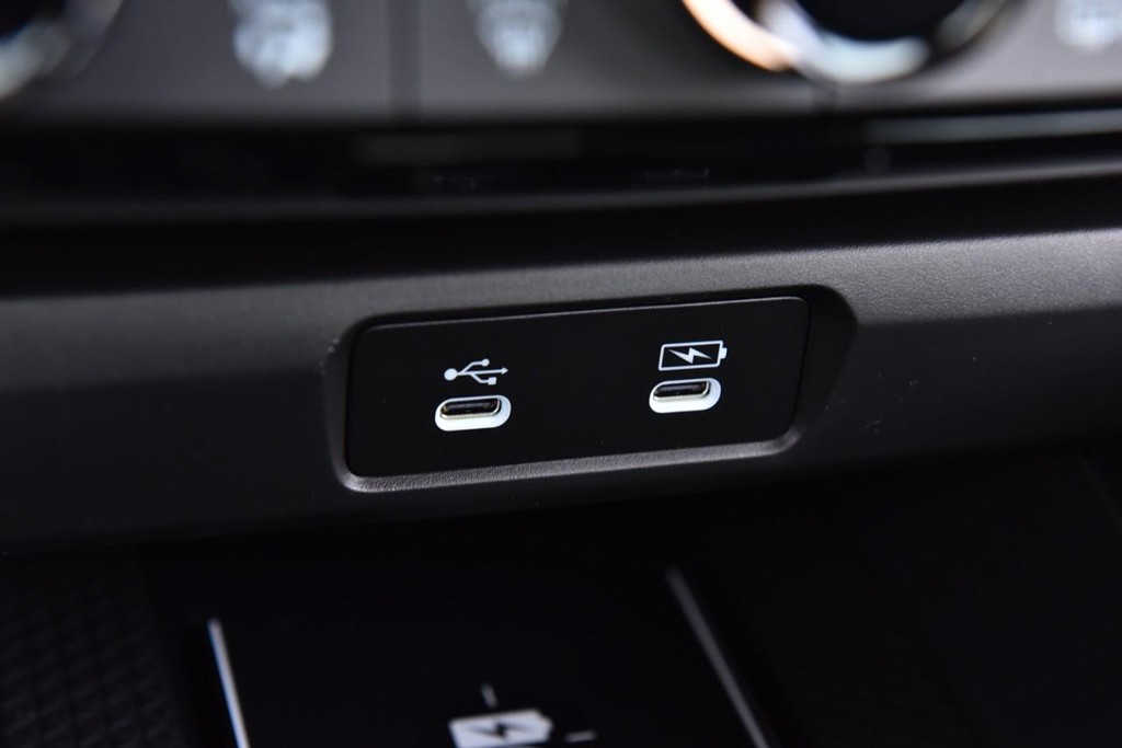 Honda Accord Hybrid Vehicle Full-screen Gallery Image 16