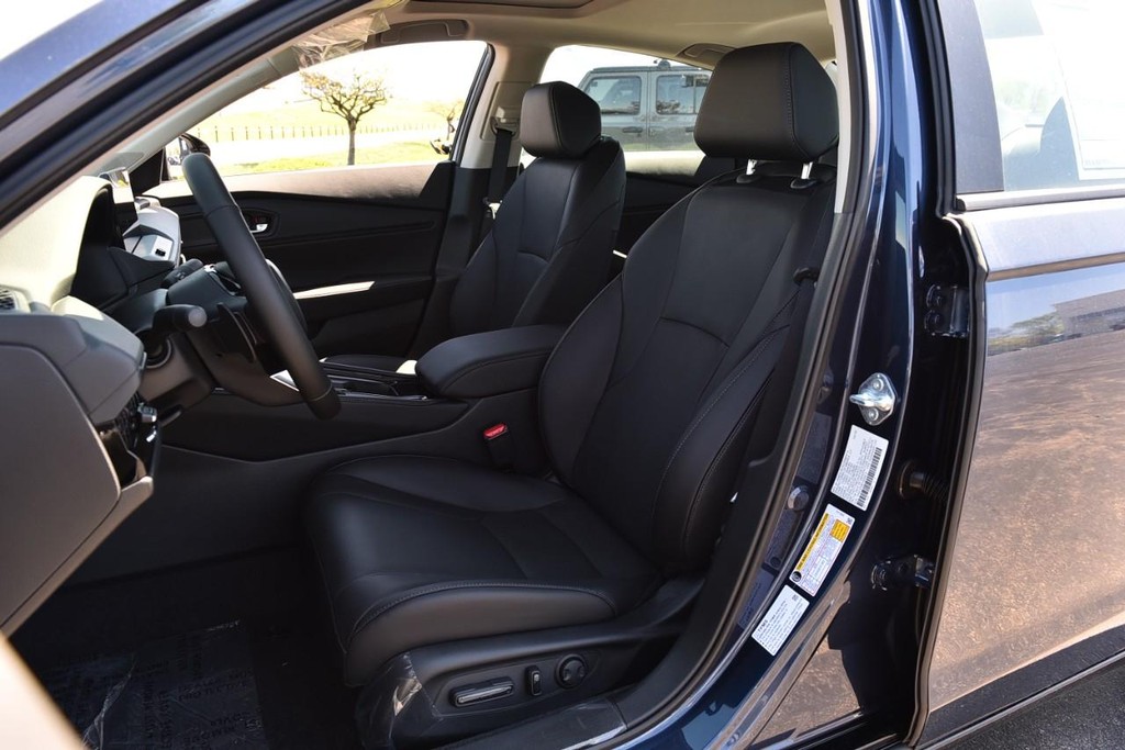 Honda Accord Hybrid Vehicle Full-screen Gallery Image 21