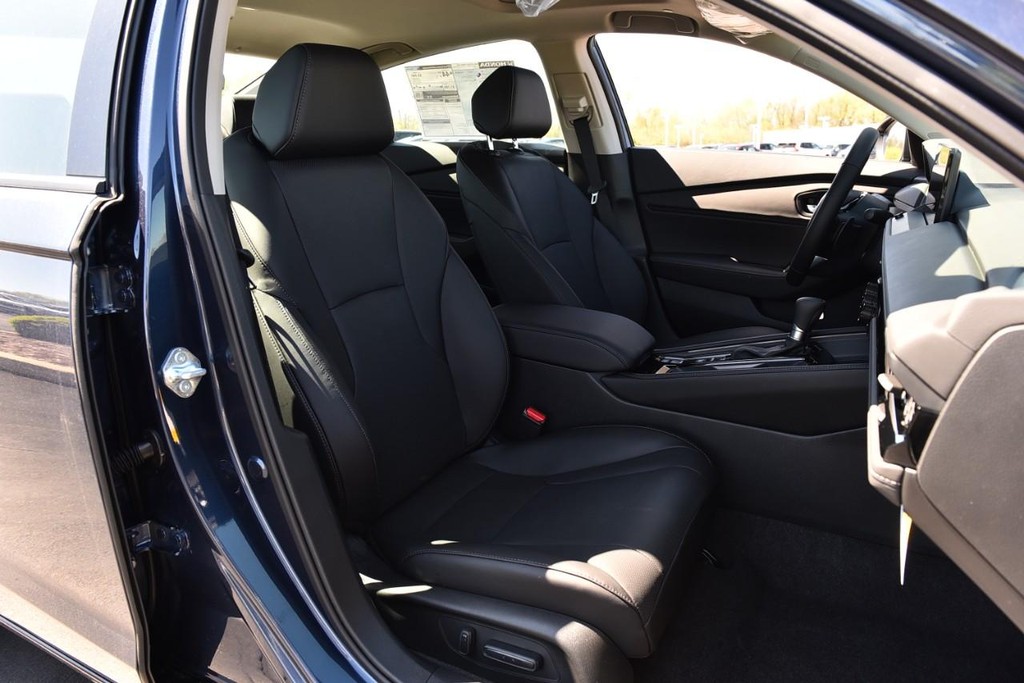 Honda Accord Hybrid Vehicle Full-screen Gallery Image 22