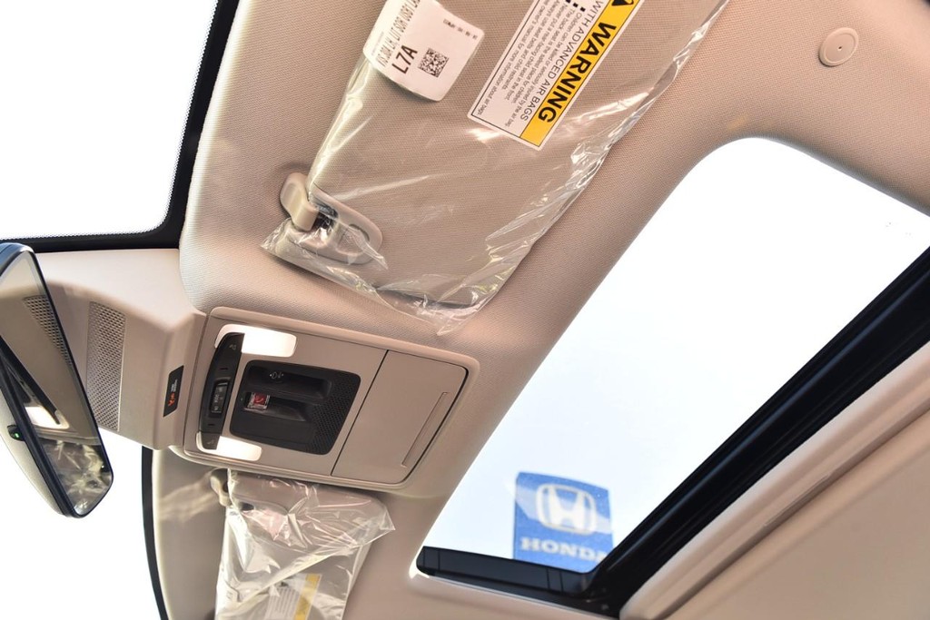 Honda Accord Hybrid Vehicle Full-screen Gallery Image 23