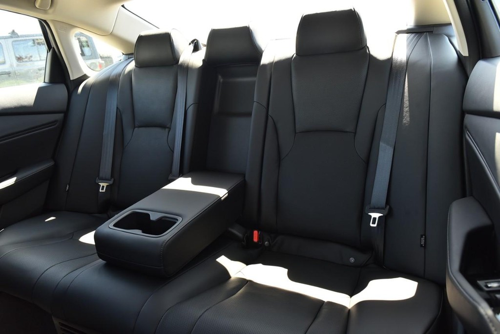 Honda Accord Hybrid Vehicle Full-screen Gallery Image 24
