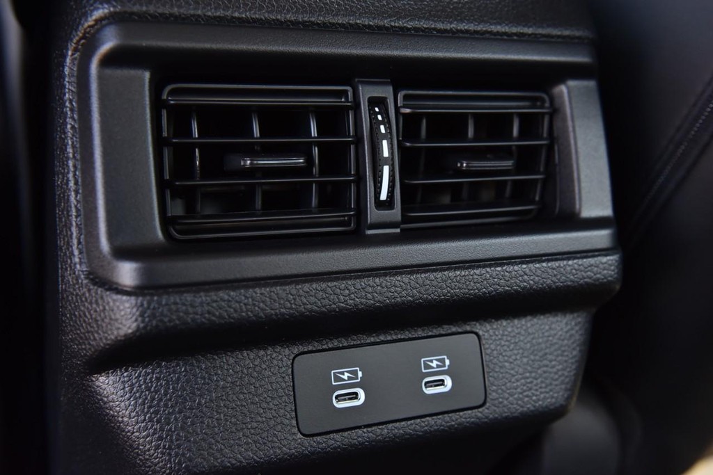 Honda Accord Hybrid Vehicle Full-screen Gallery Image 25