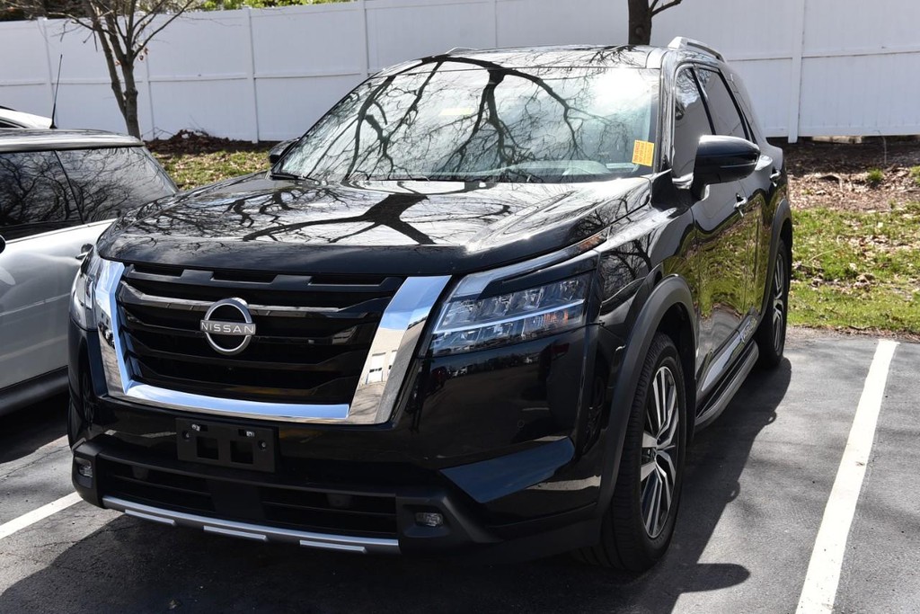 Nissan Pathfinder Vehicle Full-screen Gallery Image 4