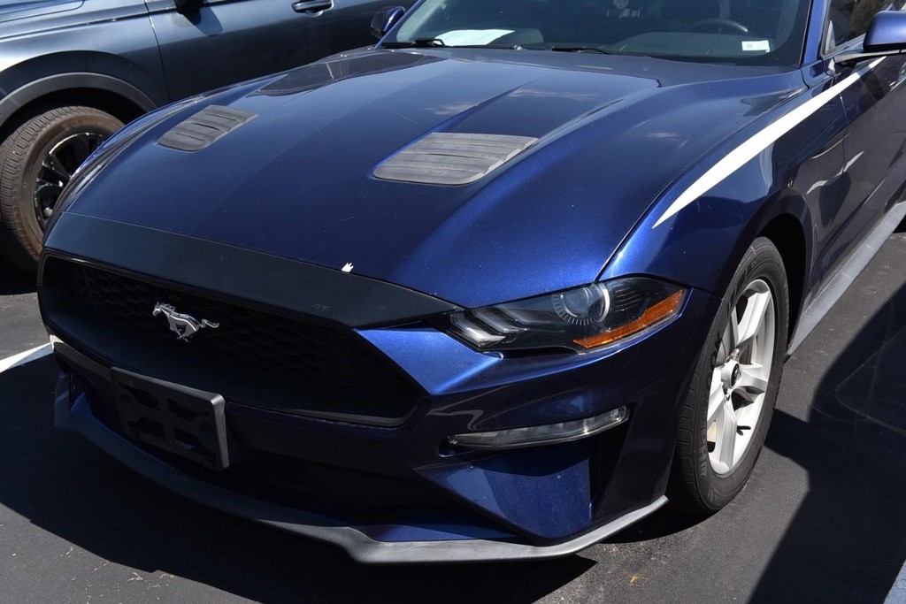 Ford Mustang Vehicle Full-screen Gallery Image 2