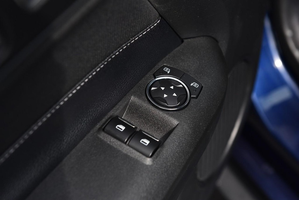 Ford Mustang Vehicle Image 09