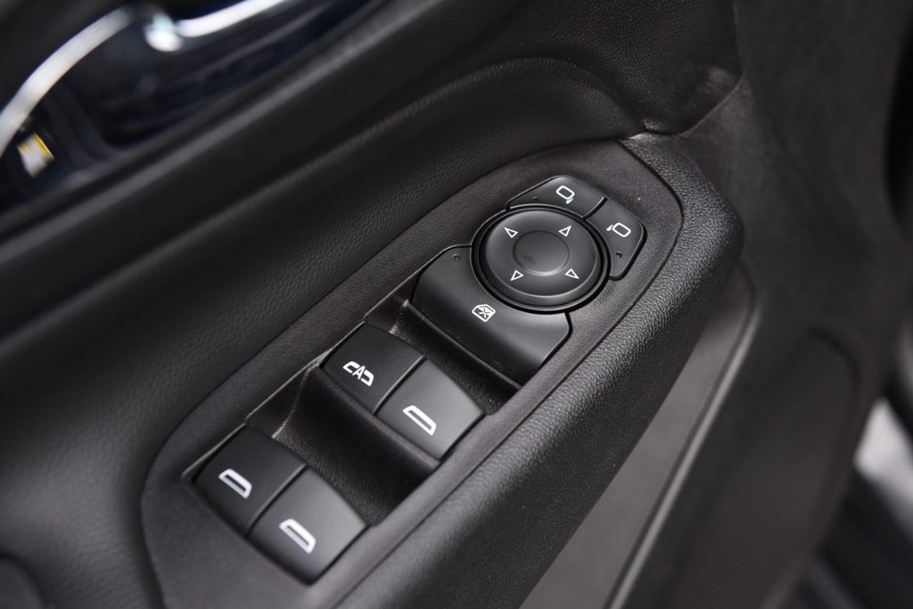 Chevrolet Equinox Vehicle Image 08