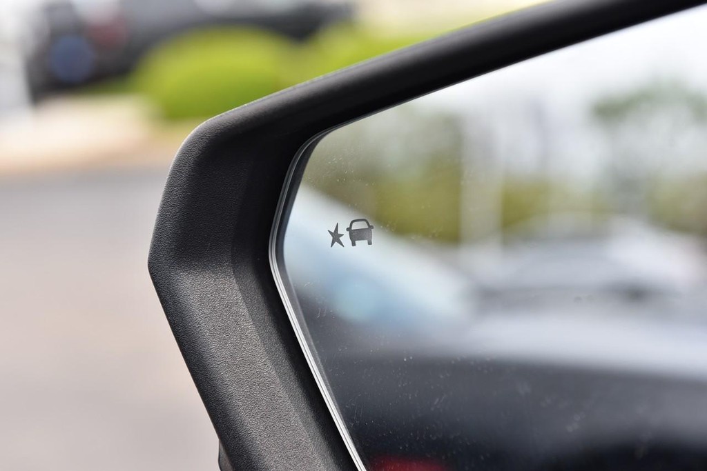 Chevrolet Equinox Vehicle Image 10