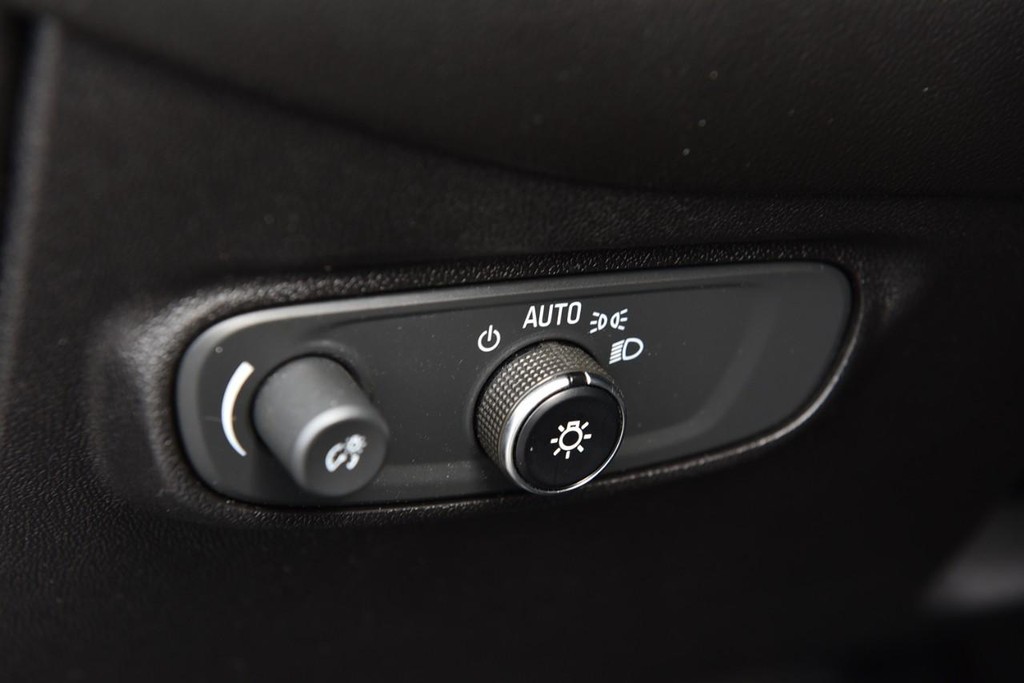 Chevrolet Equinox Vehicle Image 11