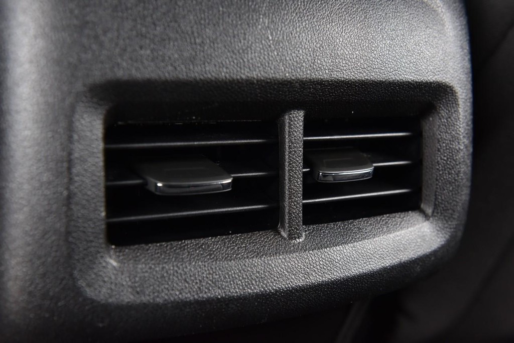 Chevrolet Equinox Vehicle Image 22