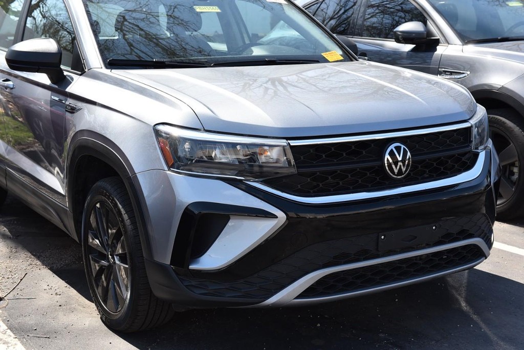 Volkswagen Taos Vehicle Full-screen Gallery Image 2