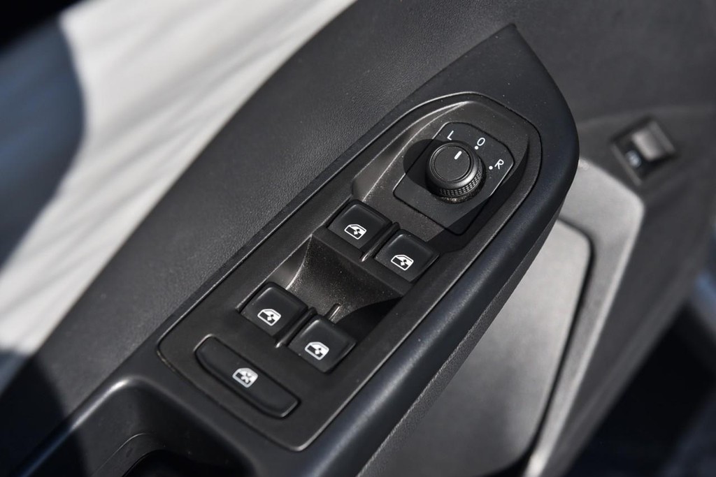 Volkswagen Taos Vehicle Image 08