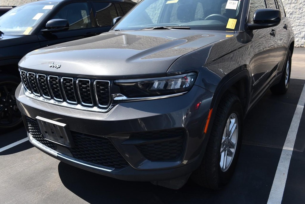 Jeep Grand Cherokee Vehicle Full-screen Gallery Image 3