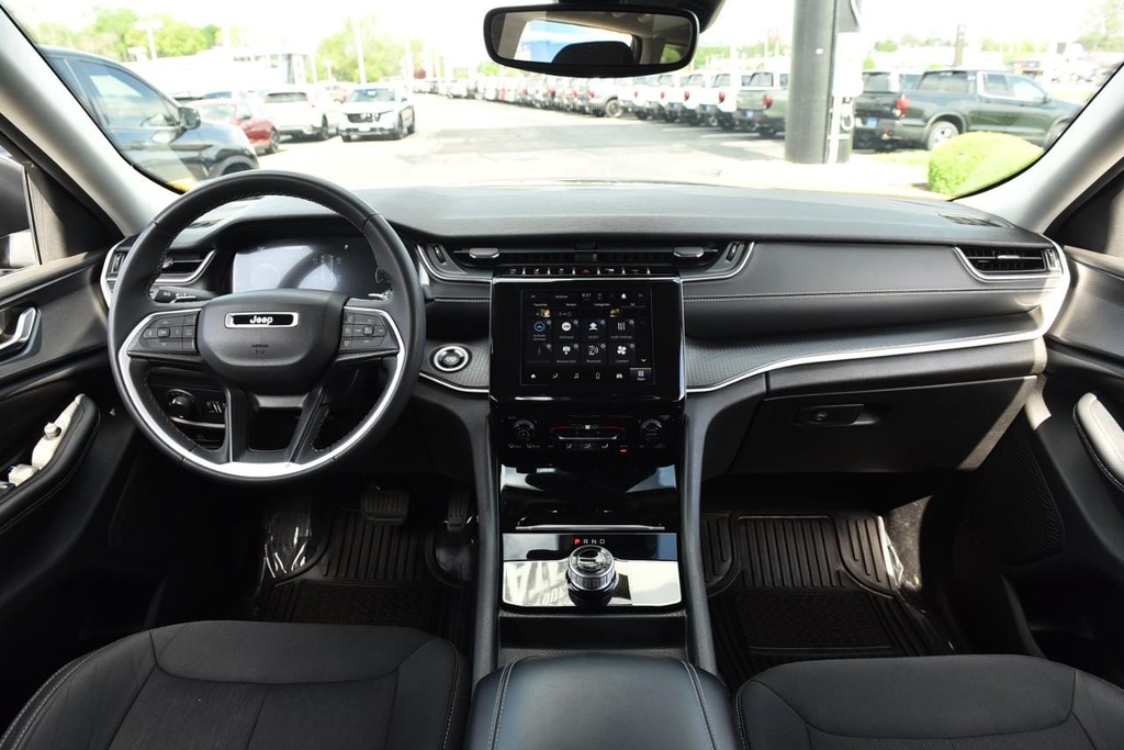 Jeep Grand Cherokee Vehicle Image 07
