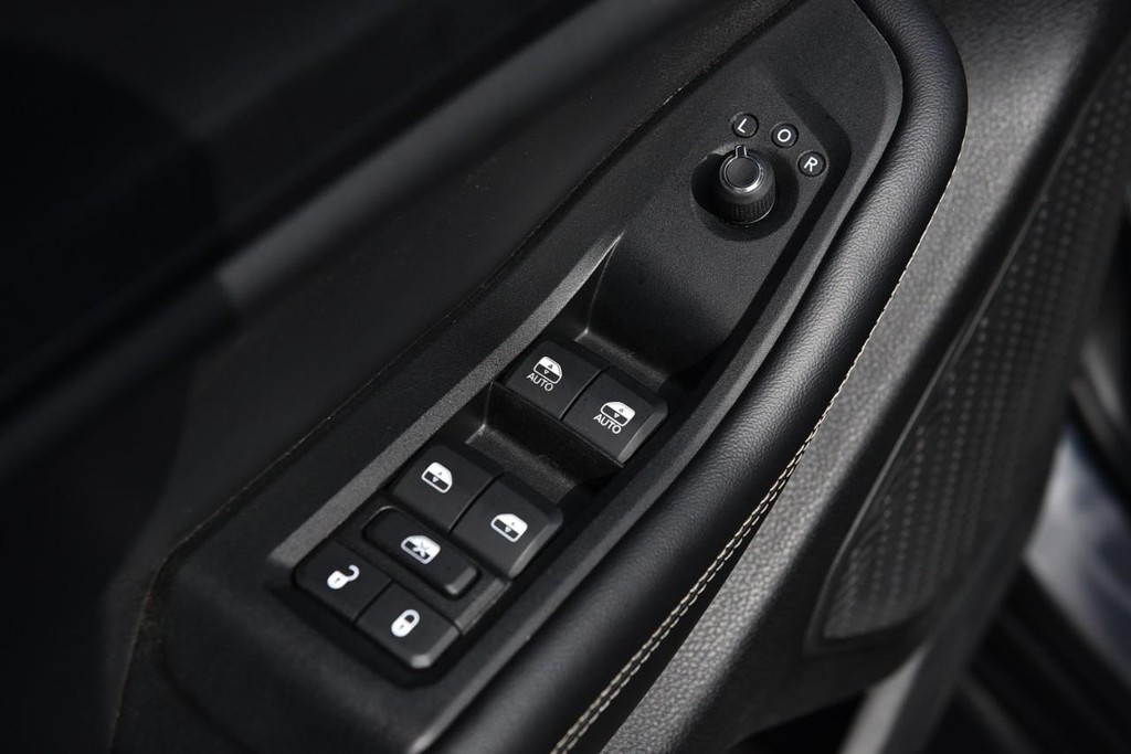 Jeep Grand Cherokee Vehicle Image 08