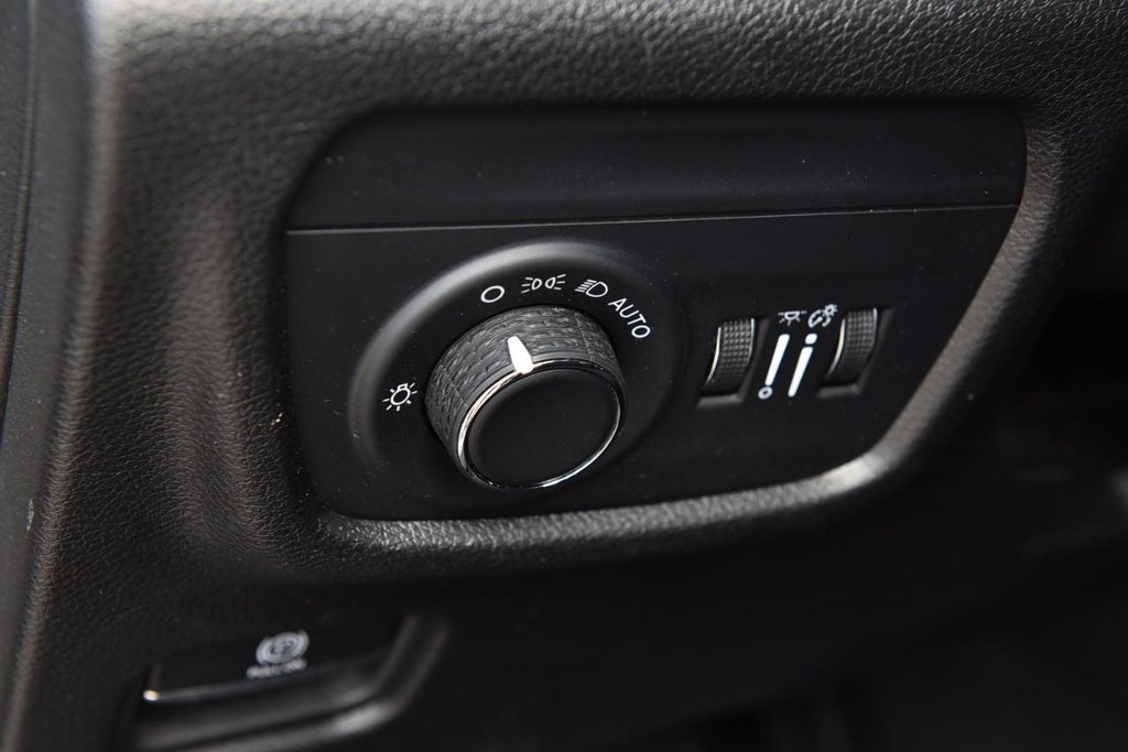 Jeep Grand Cherokee Vehicle Image 11
