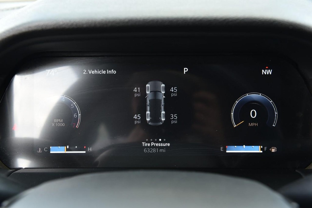 Jeep Grand Cherokee Vehicle Image 12