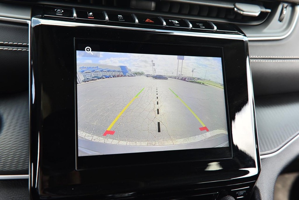 Jeep Grand Cherokee Vehicle Image 13
